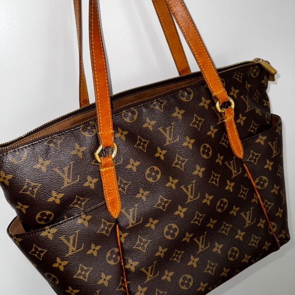 Louis Vuitton Totally MM - Picture 2 of 5